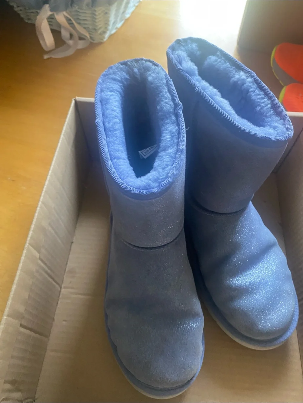 Youth  5 classic sparkley Uggs guc